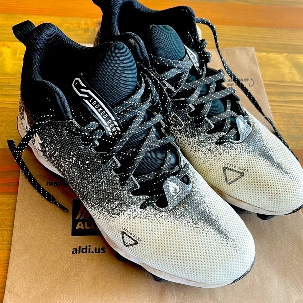 Men’s under armor football cleats size 8 1/2